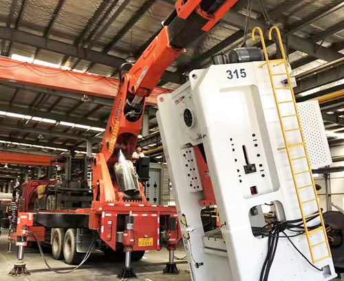 邢台桥西附近随车吊出租，轻松解决运输难题