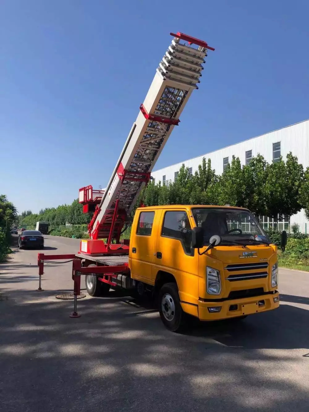 邢台桥西附近的云梯车出租服务：轻松解决高空作业需求