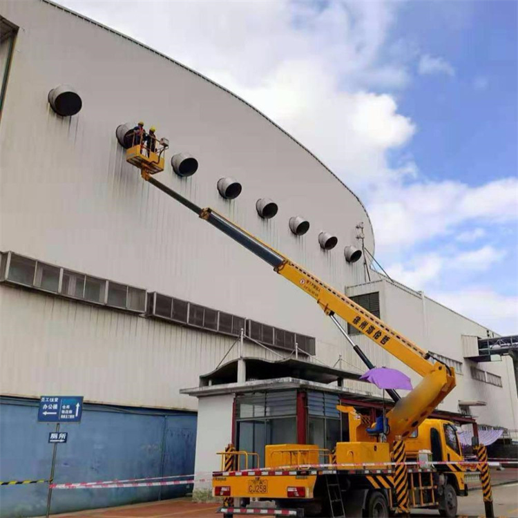 邢台桥西高空作业车出租服务：专业广告牌安装解决方案